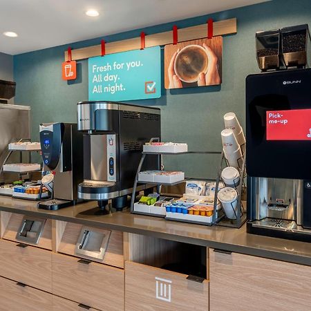 Avid Hotels Milwaukee West - Waukesha By Ihg Pewaukee Экстерьер фото