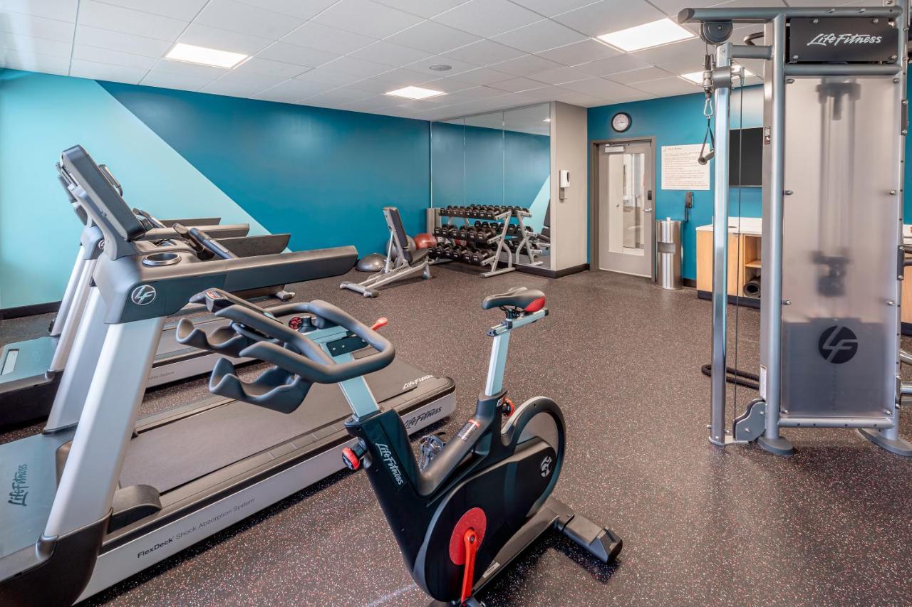 Avid Hotels Milwaukee West - Waukesha By Ihg Pewaukee Экстерьер фото