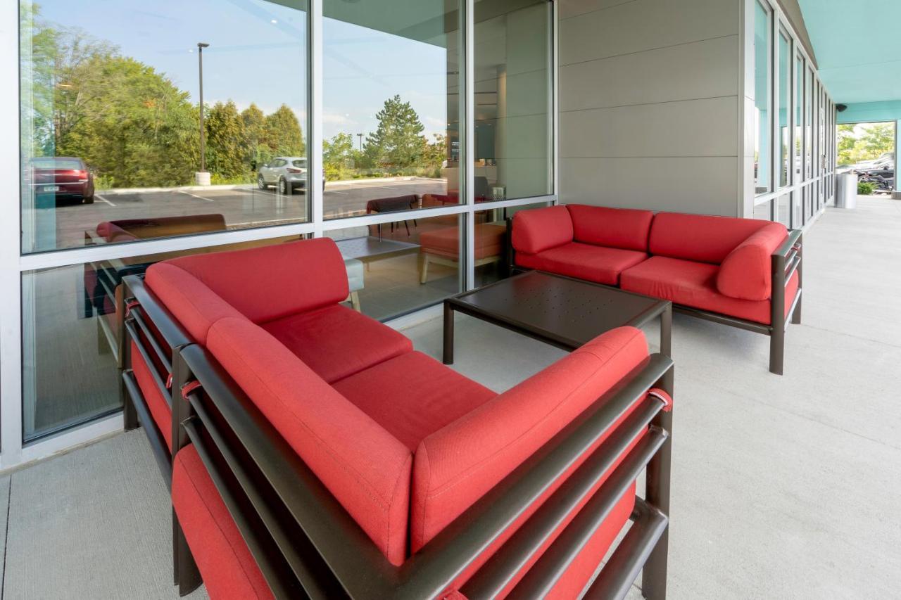 Avid Hotels Milwaukee West - Waukesha By Ihg Pewaukee Экстерьер фото