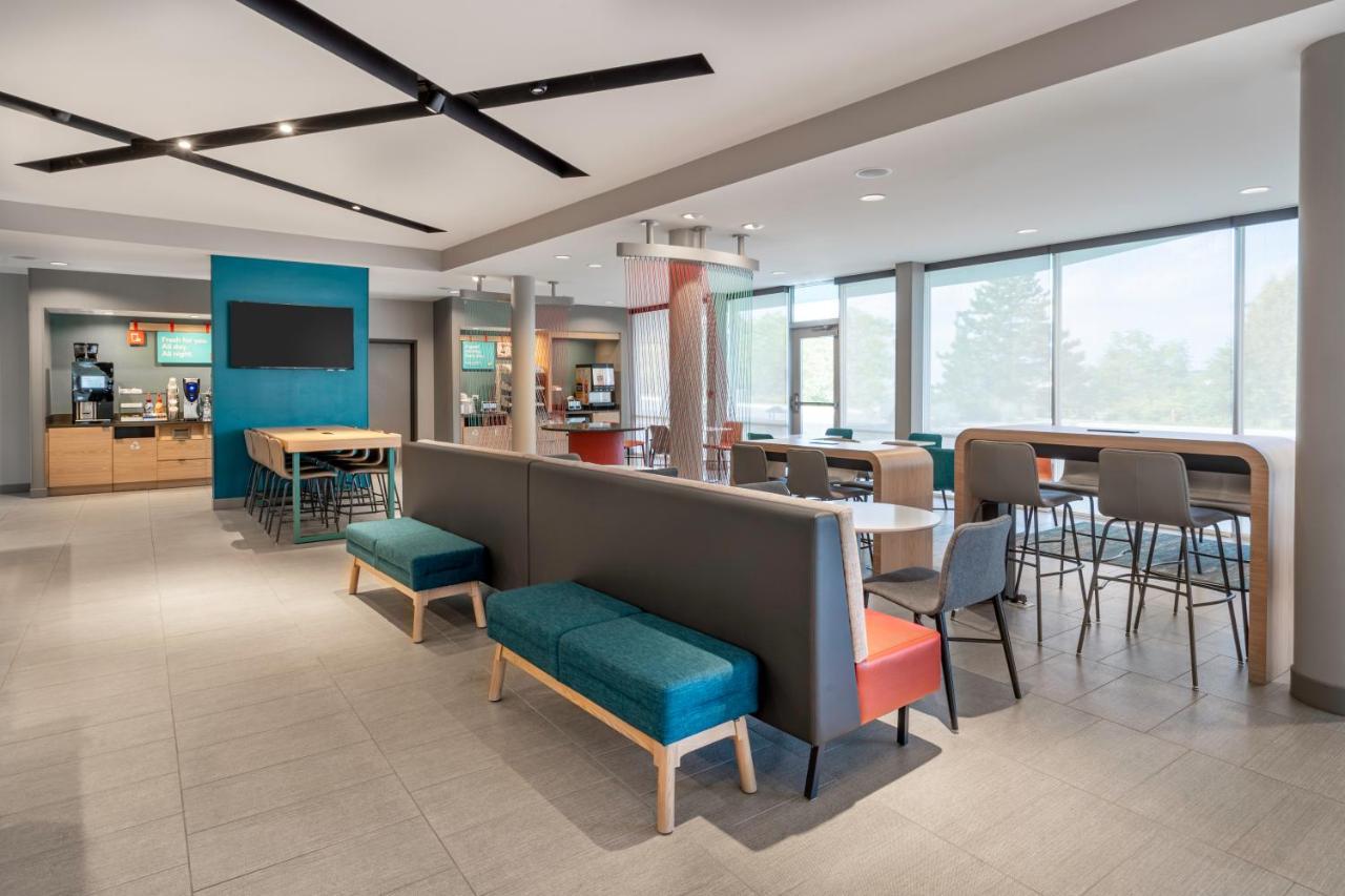 Avid Hotels Milwaukee West - Waukesha By Ihg Pewaukee Экстерьер фото