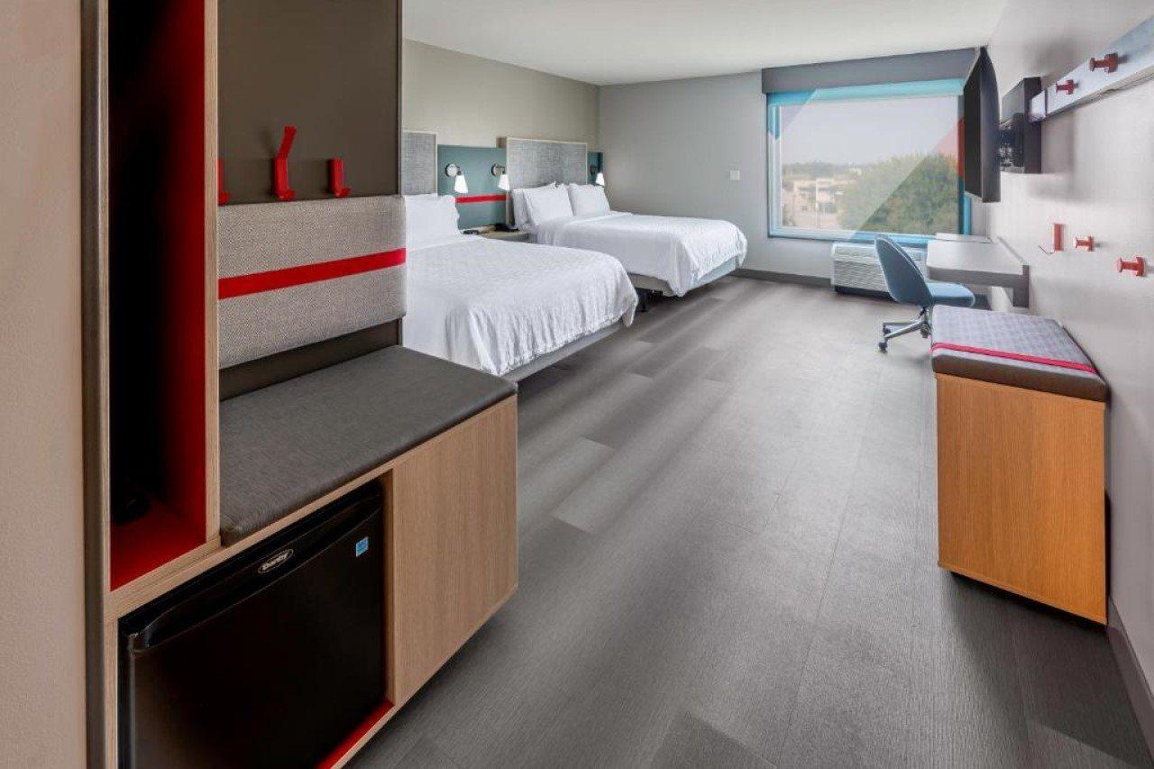 Avid Hotels Milwaukee West - Waukesha By Ihg Pewaukee Экстерьер фото