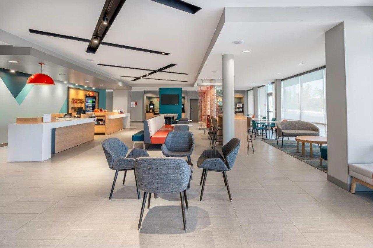 Avid Hotels Milwaukee West - Waukesha By Ihg Pewaukee Экстерьер фото